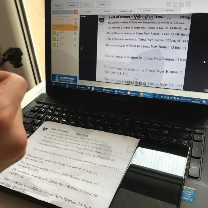 Micro câmera focando em documento e transmitindo texto para o computador